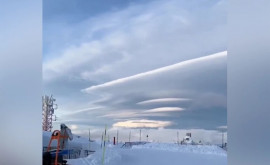 Туристы сняли на видео лентикулярные облака в горах Сочи