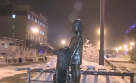 История маленькой девочки чья бронзовая статуя установлена в самом сердце Сибири
