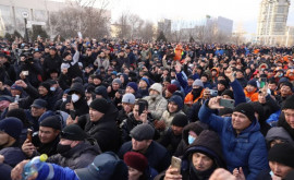 Власти Казахстана снизят цены на газ после трех дней протестов