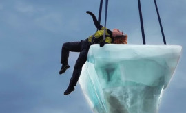 Беспрецедентное шоу в гавани Сиднея Артисты танцевали на айсберге
