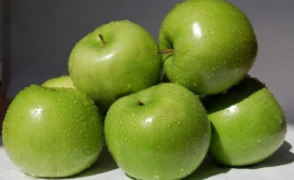 De ce se scumpesc merele în Moldova