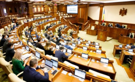 Un jurist propune completarea Constituției cu o prevedere care ar permite dizolvarea Parlamentului de către alegători