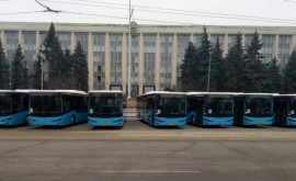 30 de autobuze pregătite pentru a prelua cetățenii ucraineni din vamă