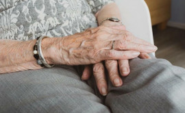 Pensionarii și beneficiarii de alocații sociale își pot ridica banii