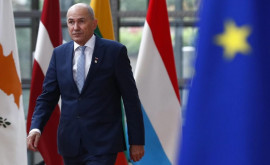 Premierul Sloveniei anunţă revenirea diplomaţilor sloveni la Kiev