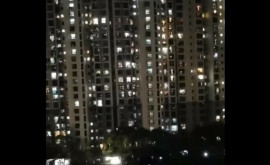 Scene înfiorătoare în Shanghai oamenii urlă noaptea de la geamuri după o săptămînă de carantină totală