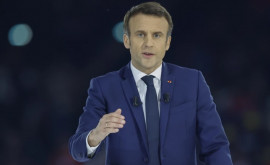 Макрон увеличивает отрыв от Ле Пен в президентской гонке 