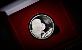 Нацбанк выпустил в обращение памятную монету посвященную артисту Михаю Долгану