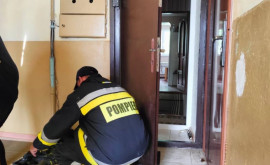 Спасатели из Каушан разблокировали дверь дома в котором был заперт 3летний ребенок