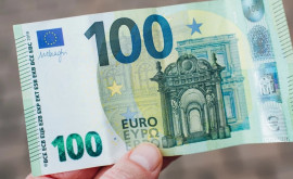 Euro a coborît la cel mai scăzut nivel din 2002