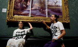 Doi activiști sau lipit de o pictură veche de 200 de ani expusă la Galeria Națională din Londra