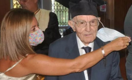 Cel mai bătrîn student din Italia din nou absolvent la 98 de ani