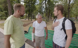 Trei vloggeri din Suedia șiau găsit un bunic de suflet în R Moldova