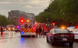 Четыре человека пострадали от удара молнии возле Белого дома