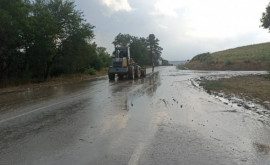 Mai multe sectoare de drum afectate de ploile abundente