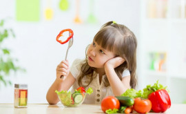 Cum convingi un copil să mănînce legume și fructe