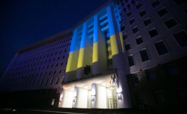 Parlamentul R Moldova iluminat în culorile drapelului Ucrainei