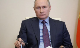 Mamele cu cîte zece copii vor primi bani mari de la Vladimir Putin