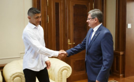 Tînărul sportiv Cătălin Spînu invitat la Parlament de către speakerul Igor Grosu