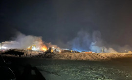 Целые сутки сотрудники ГИЧС боролись с пожаром на заводе по сортировке бытовых отходов