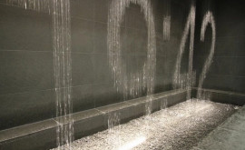 Захватывающие воображение водяные часы на станции в Осаке