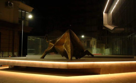 Sculptura unui taur instalată în sectorul Telecentru al capitalei