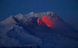 Cel mai înalt vulcan din Eurasia a început să erupă