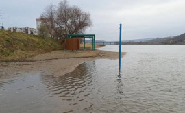 Nivelul Nistrului a crescut La Tiraspol podul plutitor a fost inundat