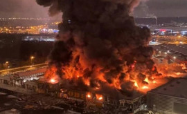 Incendiu violent la Moscova Arde un mall întreg