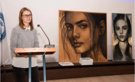 O expoziție a pictoriței Nicoleta Vacaru a fost deschisă la Teatrul Alexei Mateevici