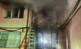 30 de persoane evacuate în urma unui incendiu produs întrun bloc din capitală