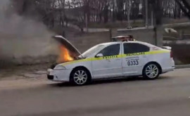 O mașină a poliţie a luat foc în Peresecina Cauza izbucnirii flăcărilor