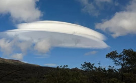 В небе над Гавайями замечены необычные облака в форме НЛО
