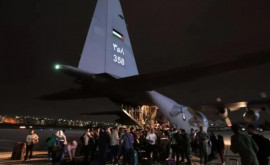 Tot mai multe țări continuă săși evacueze diplomații și cetățenii din capitala Sudanului