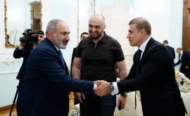После саммита Пашинян встретился с армянскими гражданами Молдовы