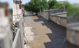 Garaje pline cu apă O țeavă spartă a inundat zeci de proprietăți din sectorul Ciocana al Capitalei