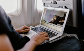 Un pasager șia făcut cinematograf la bordul unui avion