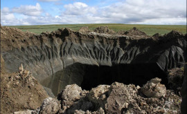Cel mai mare crater de permafrost din lume a început să se topească