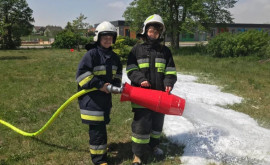 Девятнадцатилетняя девушка из Сирець работает пожарным