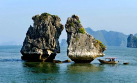 Stîncile gemene din Golful Ha Long Vietnam riscă să se prăbușească