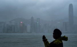 Hong Kong a crescut nivelul de alertă în aşteptarea taifunului Saola