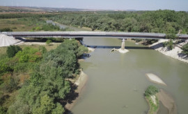 Au fost finalizate lucrările de reparație a podului peste rîul Prut LeușeniAlbița