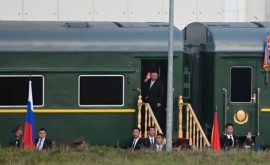 Появилось видео заезда лимузина Ким Чен Ына в бронированный поезд 