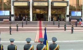 Primul președinte al Republicii Moldova Mircea Snegur este condus pe ultimul drum