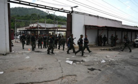Власти Венесуэлы вернули под свой контроль тюрьму с бассейном рестораном и клубом