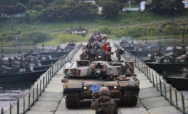 Mii de soldați tancuri și artilerie autopropulsată la prima paradă militară de amploare din Coreea de Sud