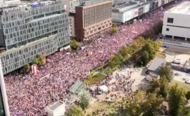 Тысячи людей собрались в Варшаве на митинг оппозиции в преддверии выборов