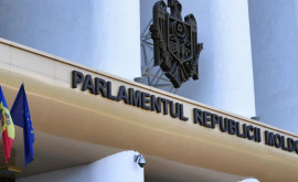 Парламент созывается на срочное заседание