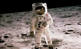 Astronauții NASA vor ateriza pe Lună în costume spațiale Prada