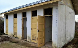 Сельские школьники до сих пор ходят в туалеты построенные в 1960х годах